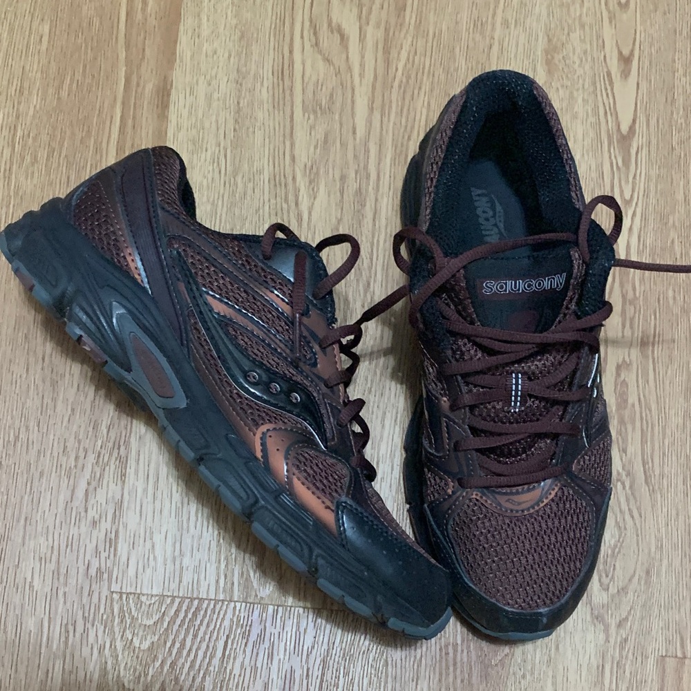 Saucony Men's Maroon and Black Athletic Sneakers
